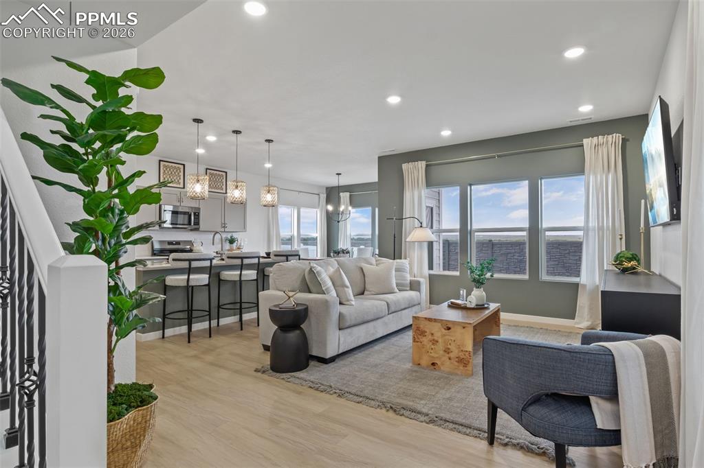 8554 Blue Feather Loop