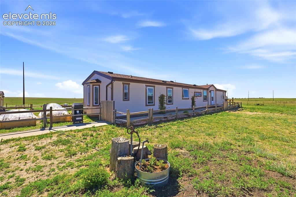 6355 Field View