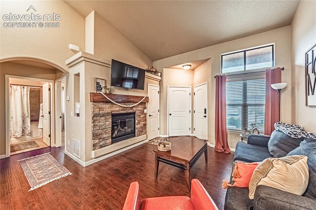 6668 Dark Oak View