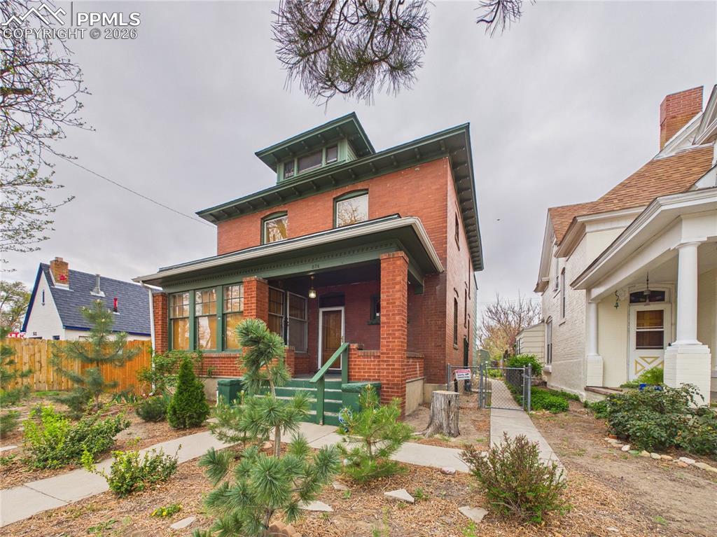 504 W Abriendo Avenue