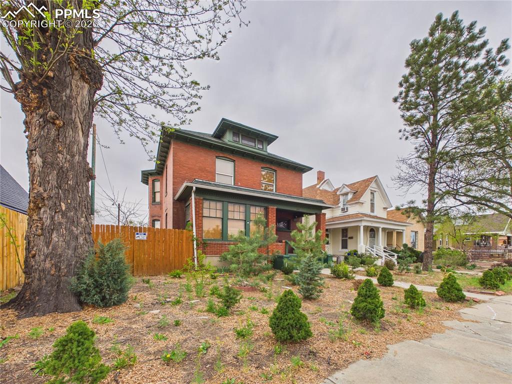 504 W Abriendo Avenue