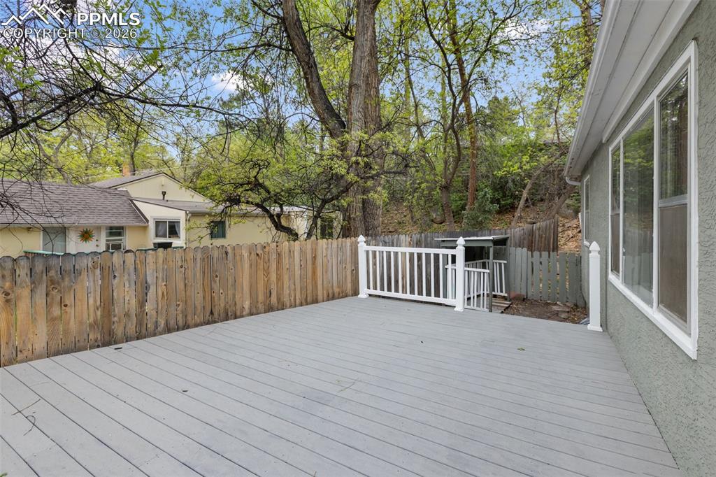 1527 W Cheyenne Road