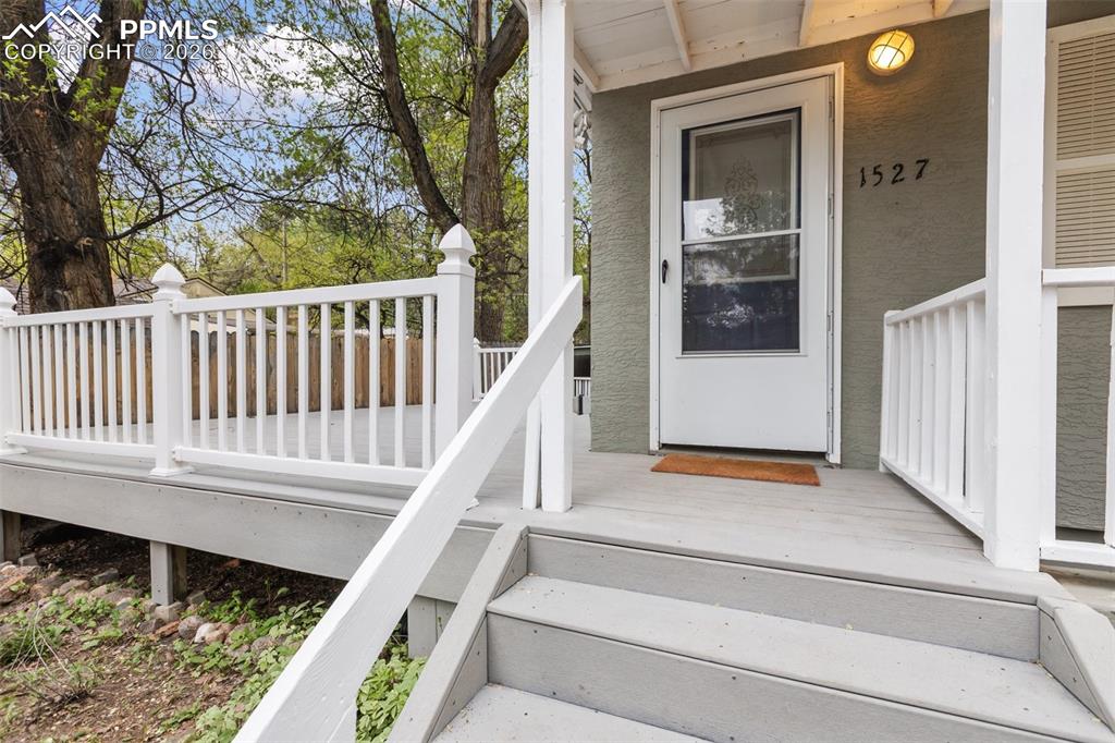 1527 W Cheyenne Road