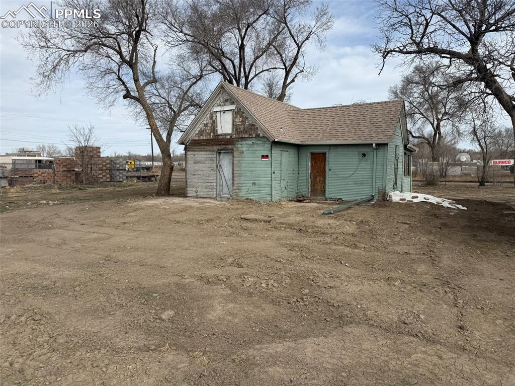 2617 N Santa Fe Avenue