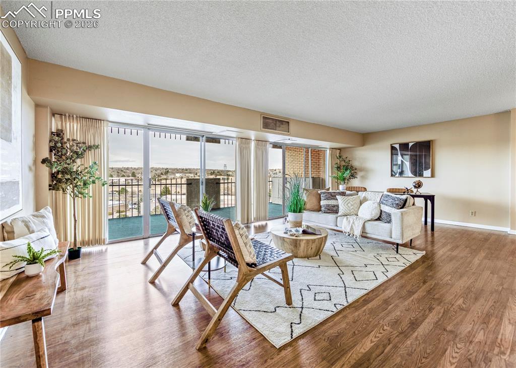 411 Lakewood Circle B712