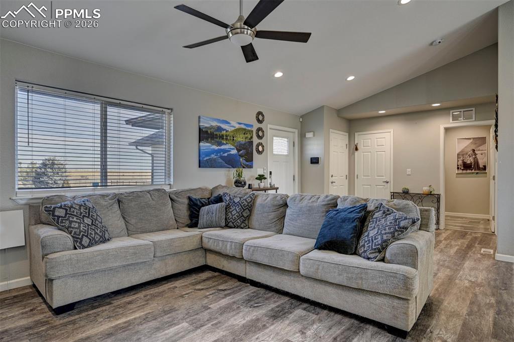 40 E Lyons Drive