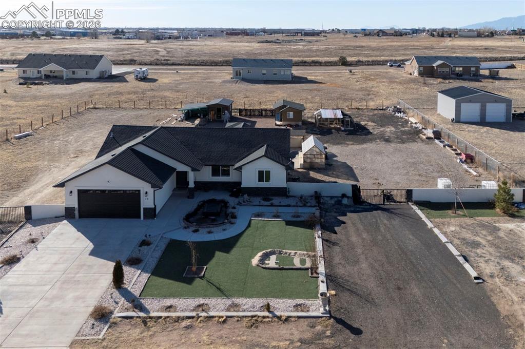 40 E Lyons Drive