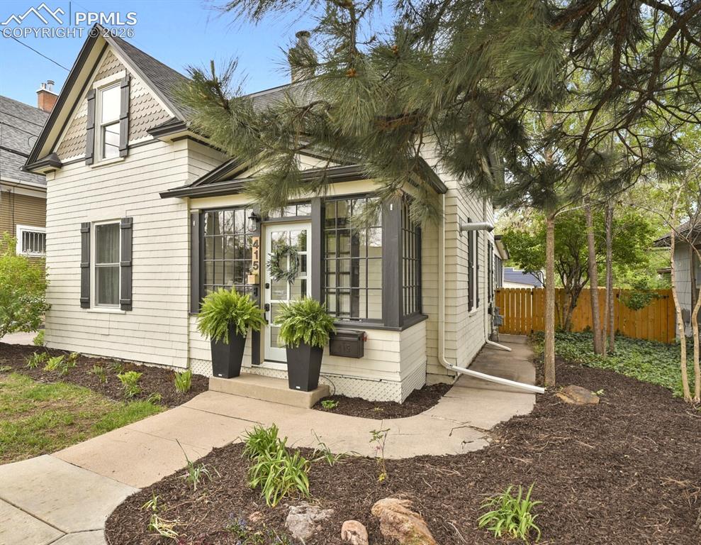 415 E San Rafael Street