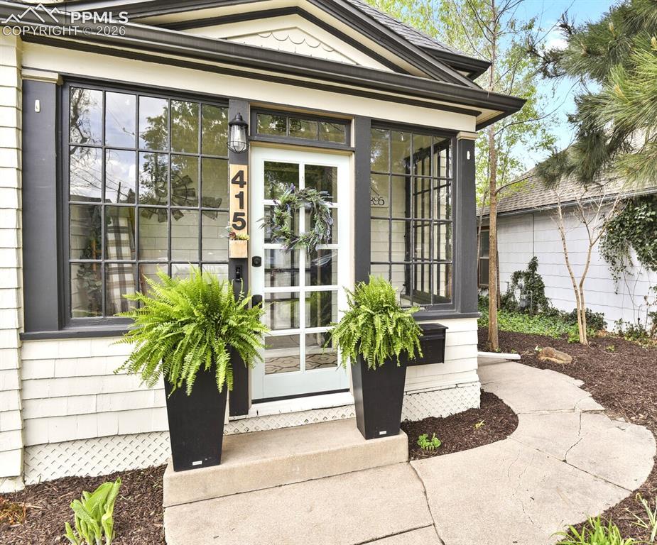 415 E San Rafael Street