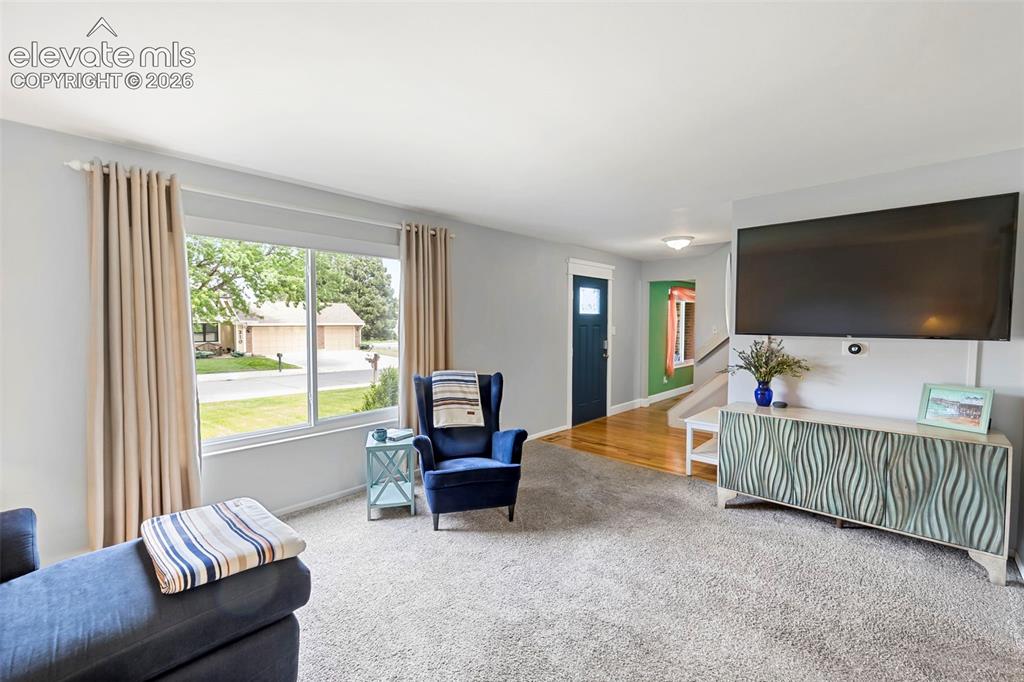 320 W Cheyenne Mountain Boulevard