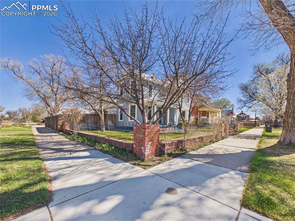 425 W Pitkin Avenue