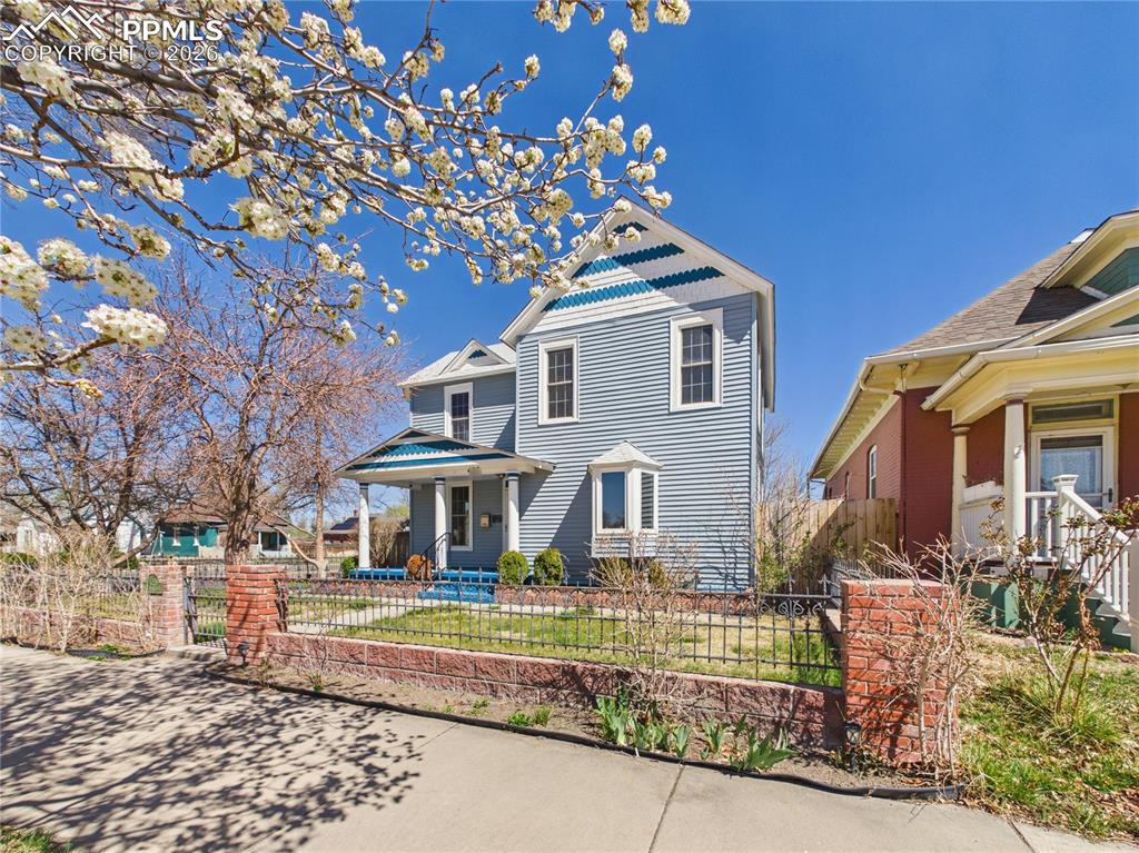 425 W Pitkin Avenue