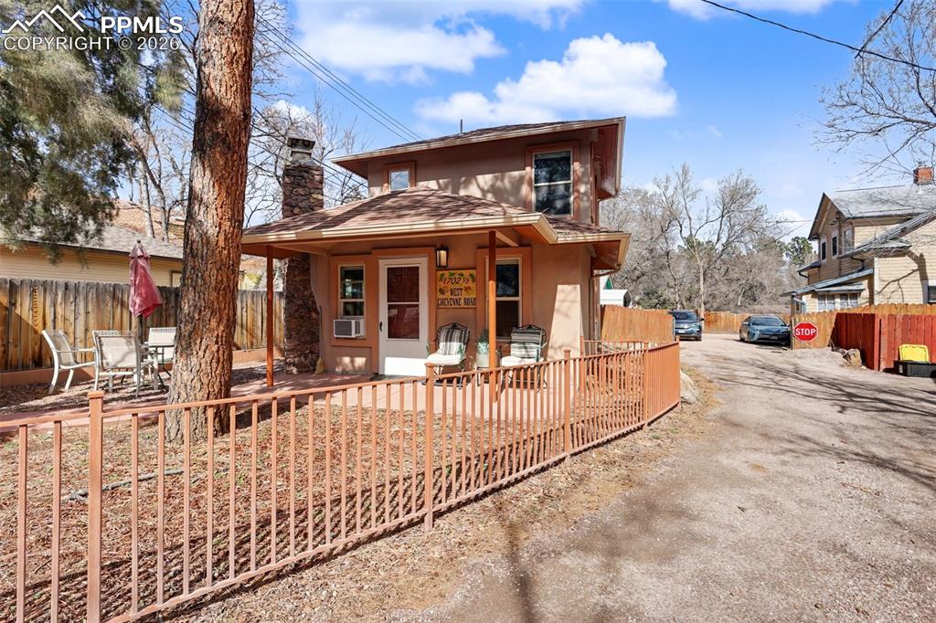 1702-1/2 W Cheyenne Road