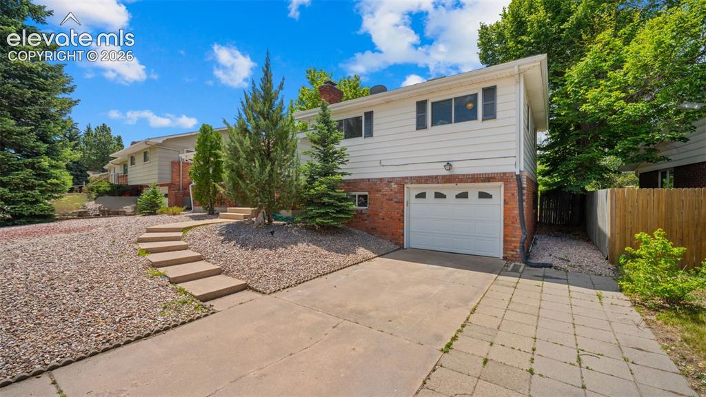 2406 N Circle Drive