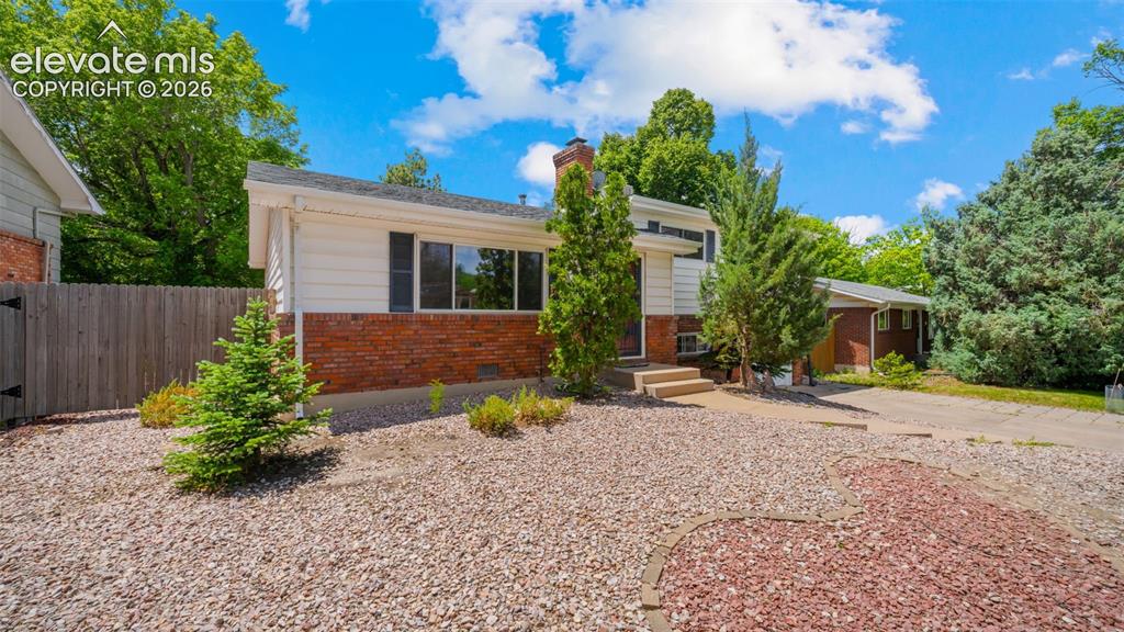 2406 N Circle Drive