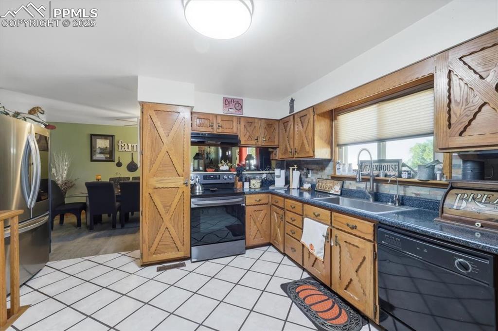 2202 N Ellicott Highway