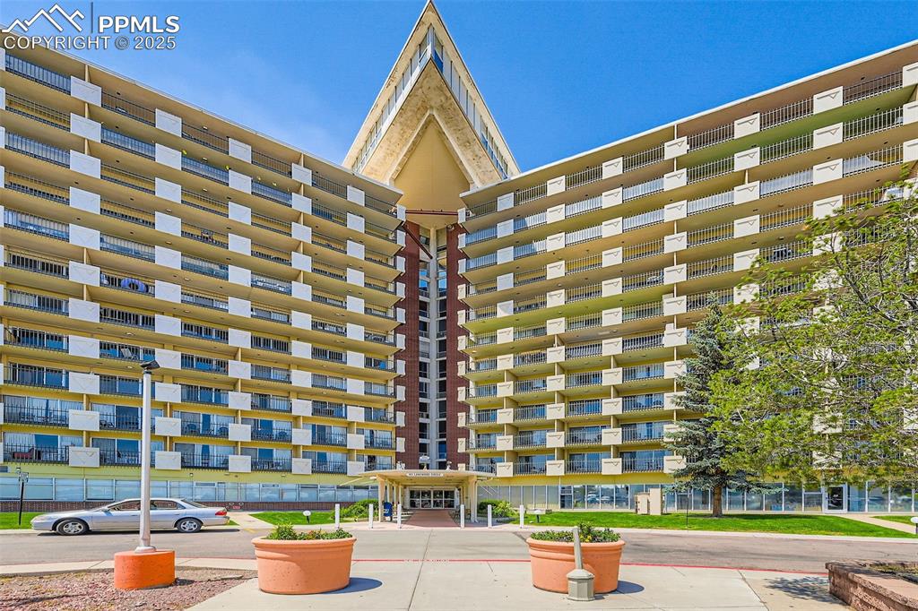 411 Lakewood Circle A202