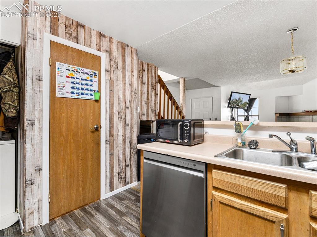 6520 Apex Court
