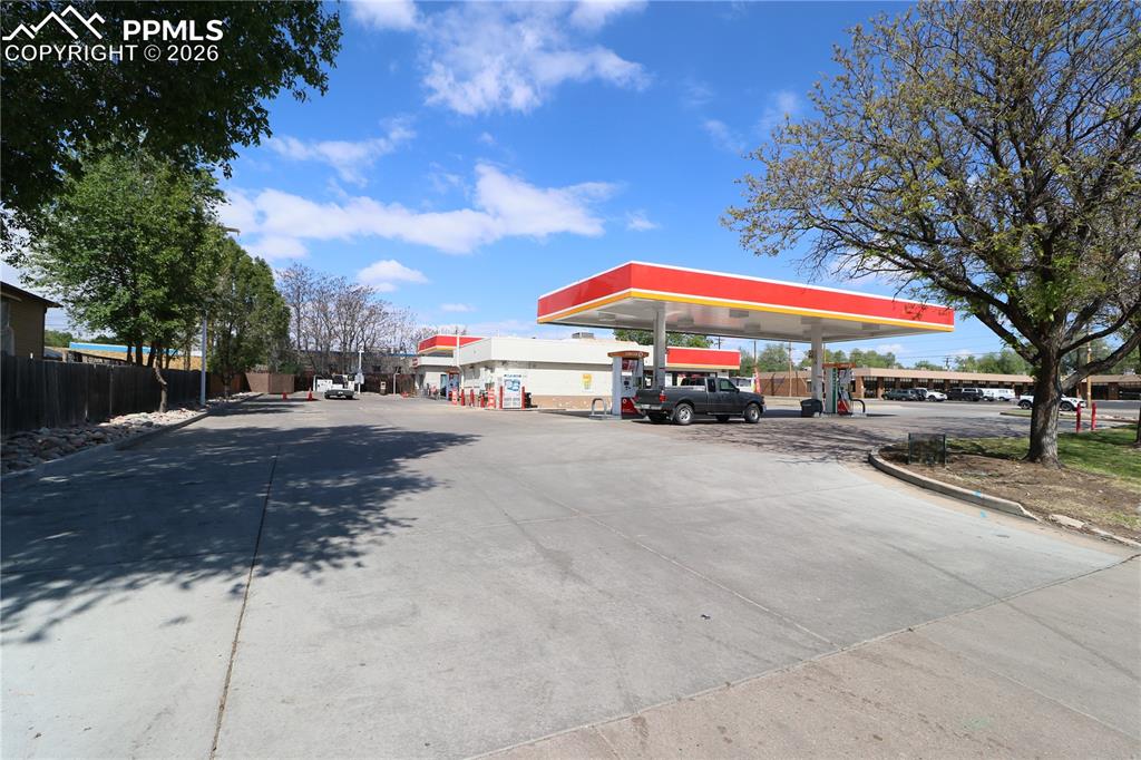 2202 W Evans Avenue