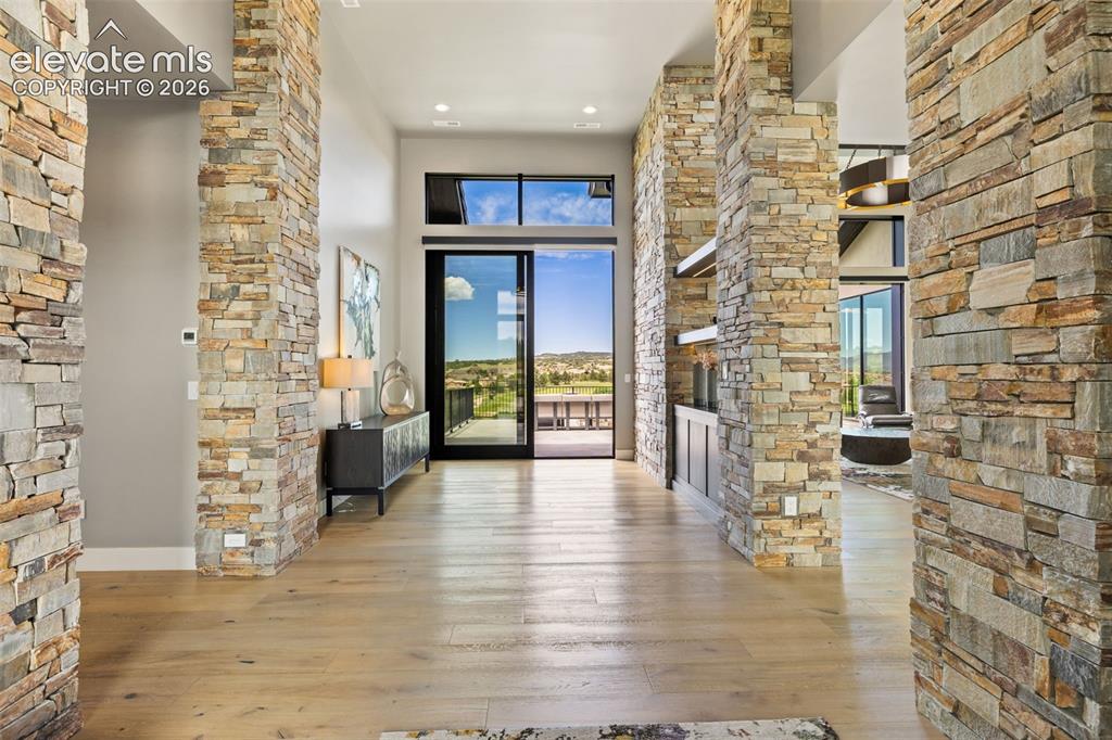 1484 Vine Cliff Heights