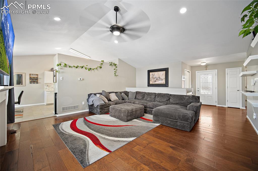 8929 Celebrity Court