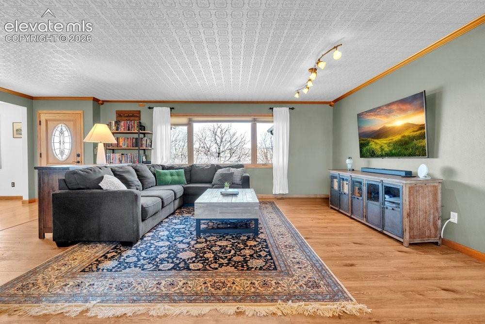 4155 Rainbow Plaza