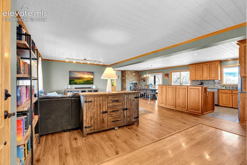 4155 Rainbow Plaza