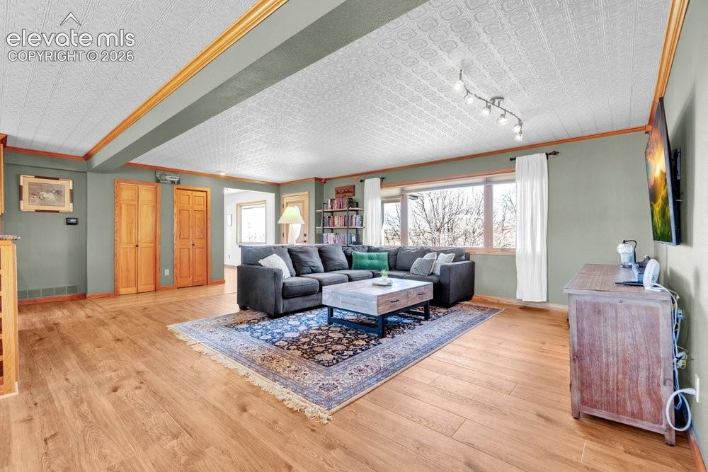 4155 Rainbow Plaza