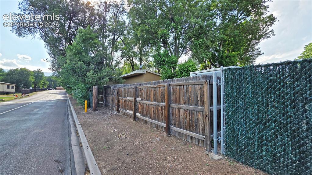 537 Crockett Lane