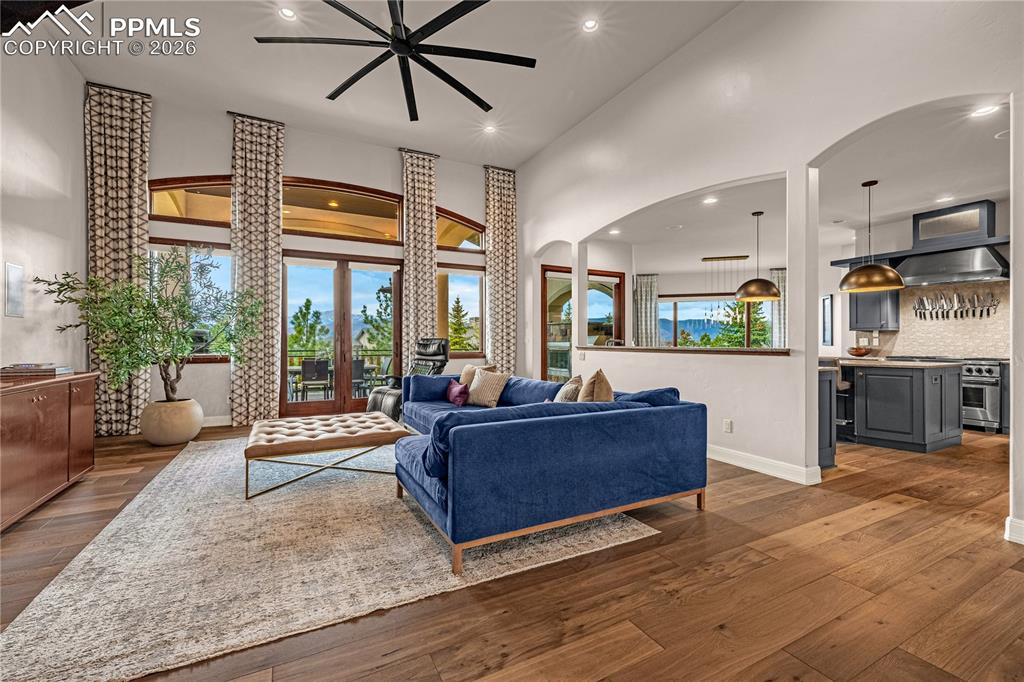 2217 Rainbows End Point