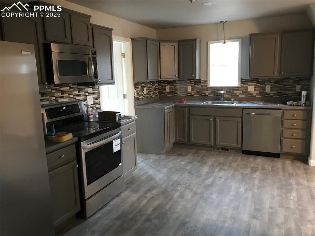 513 & 515 W Tyler Street