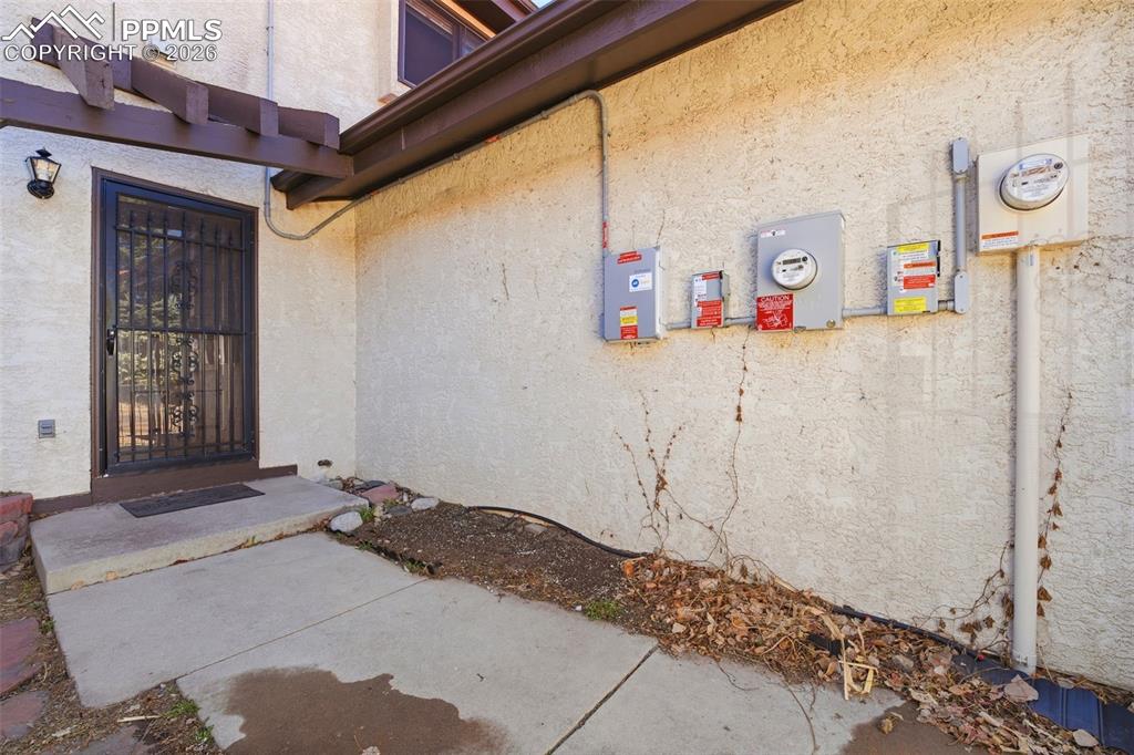 7448 Alameda Court
