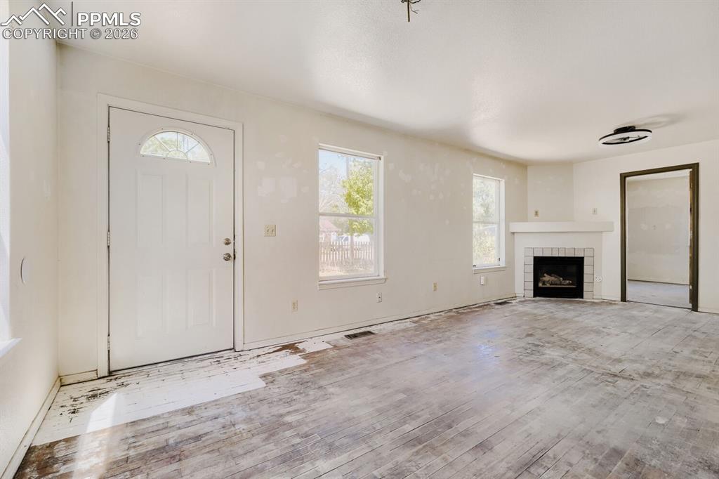 2711 E Monument Street