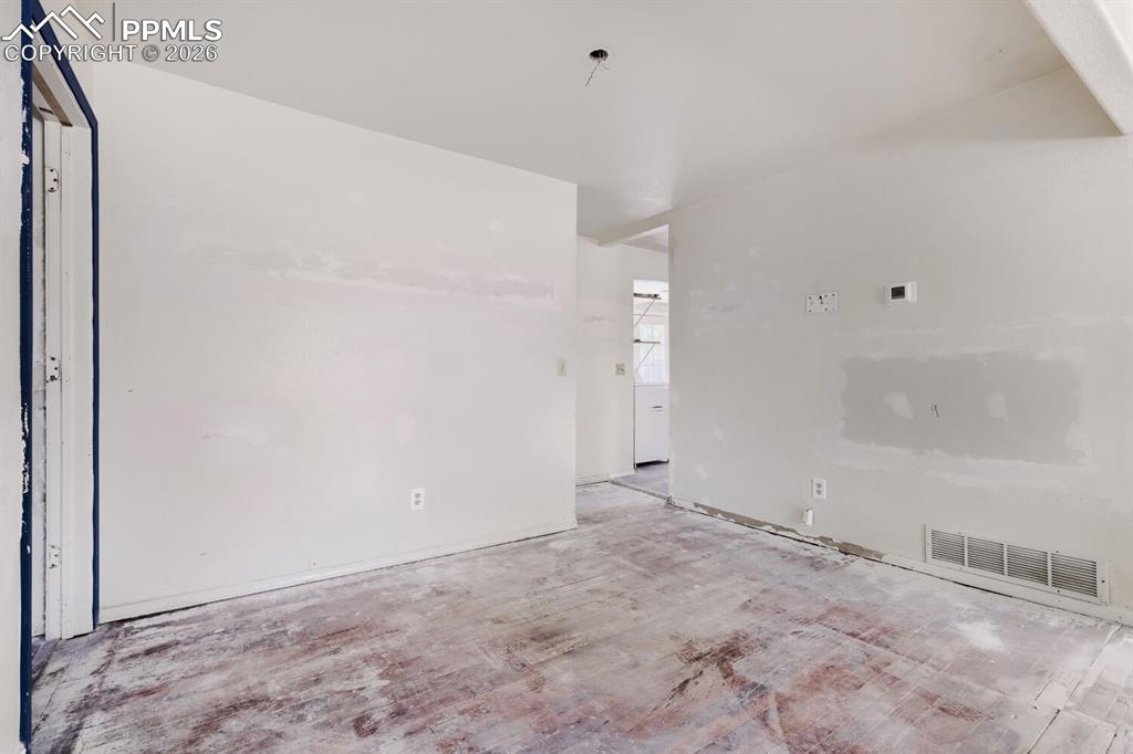 2711 E Monument Street