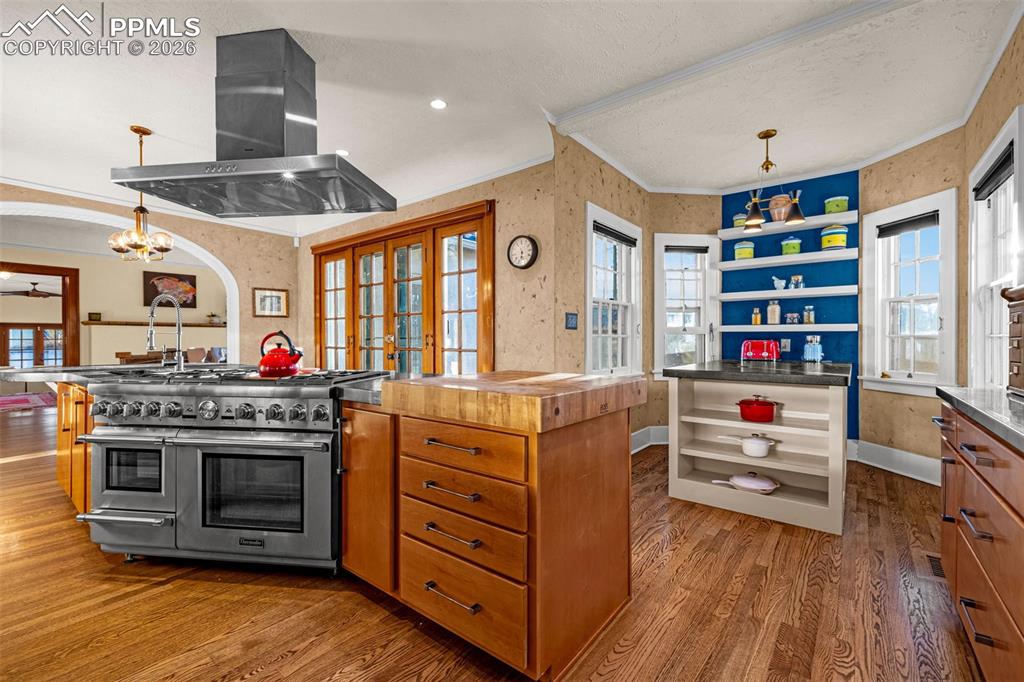 2107 N Cascade Avenue