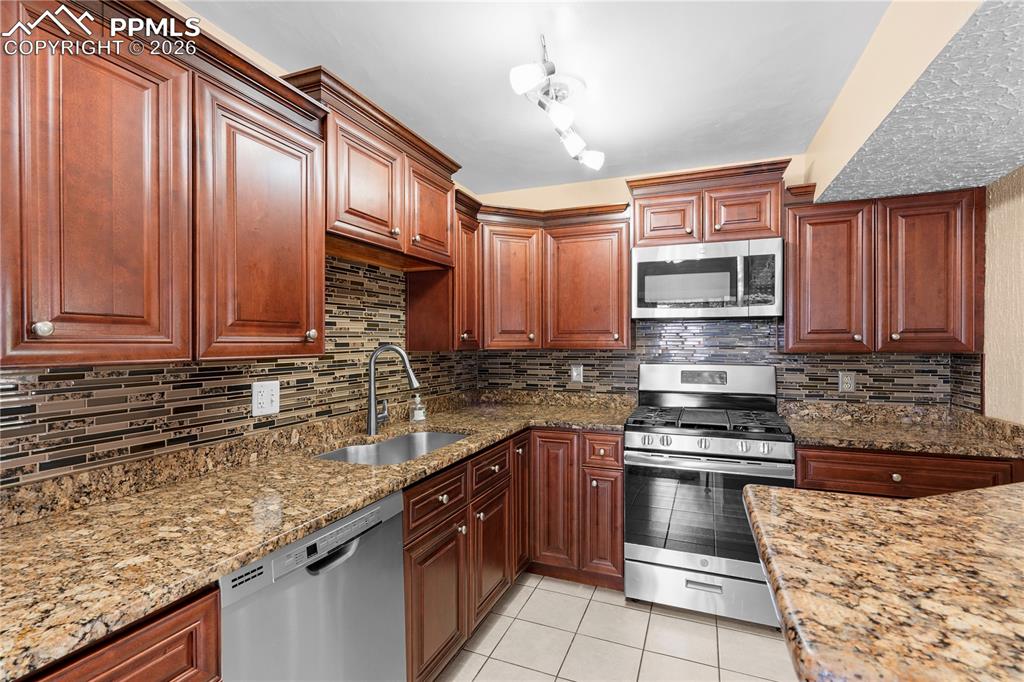 3043 E Fountain Boulevard