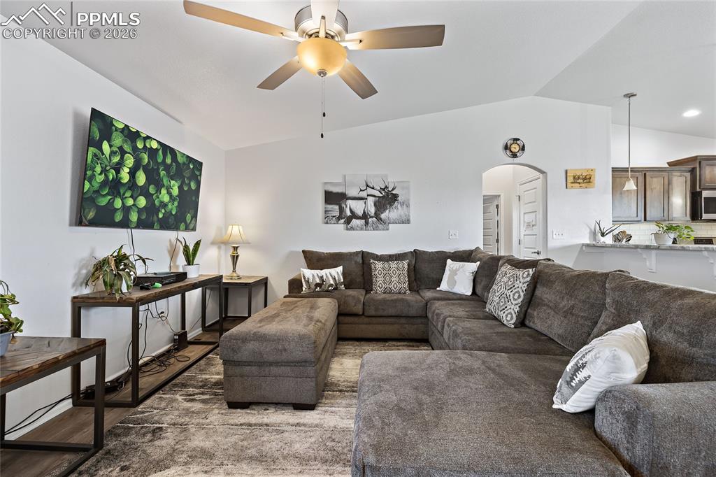 946 E Walden Drive