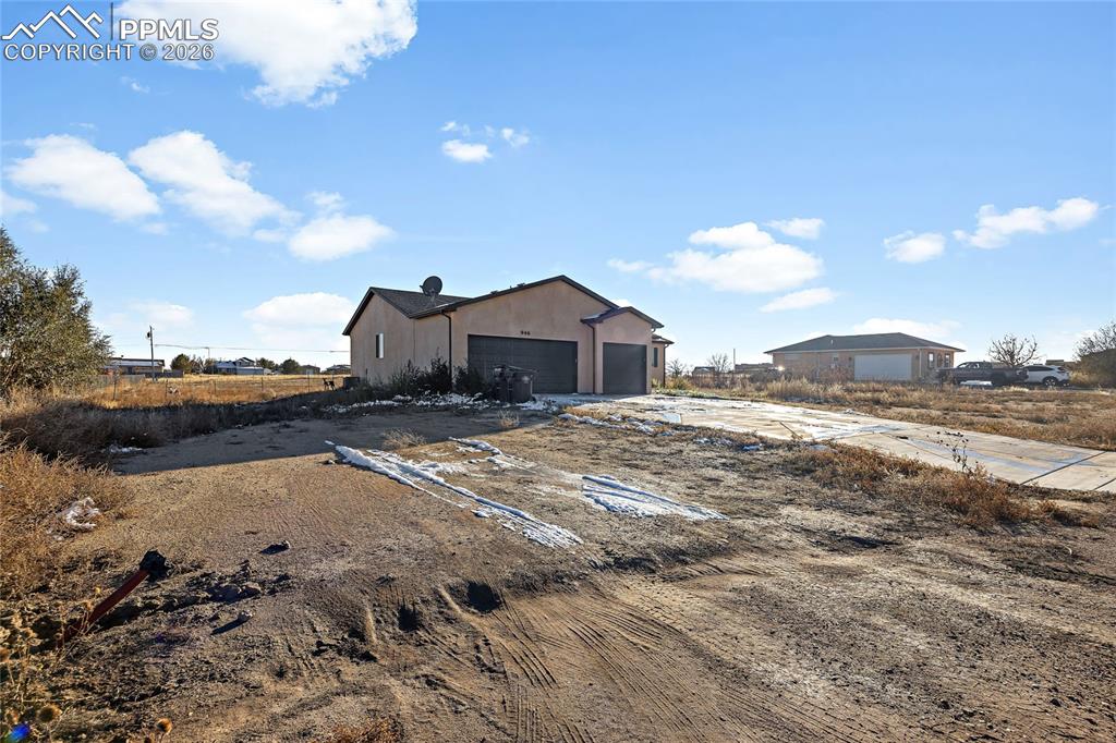 946 E Walden Drive