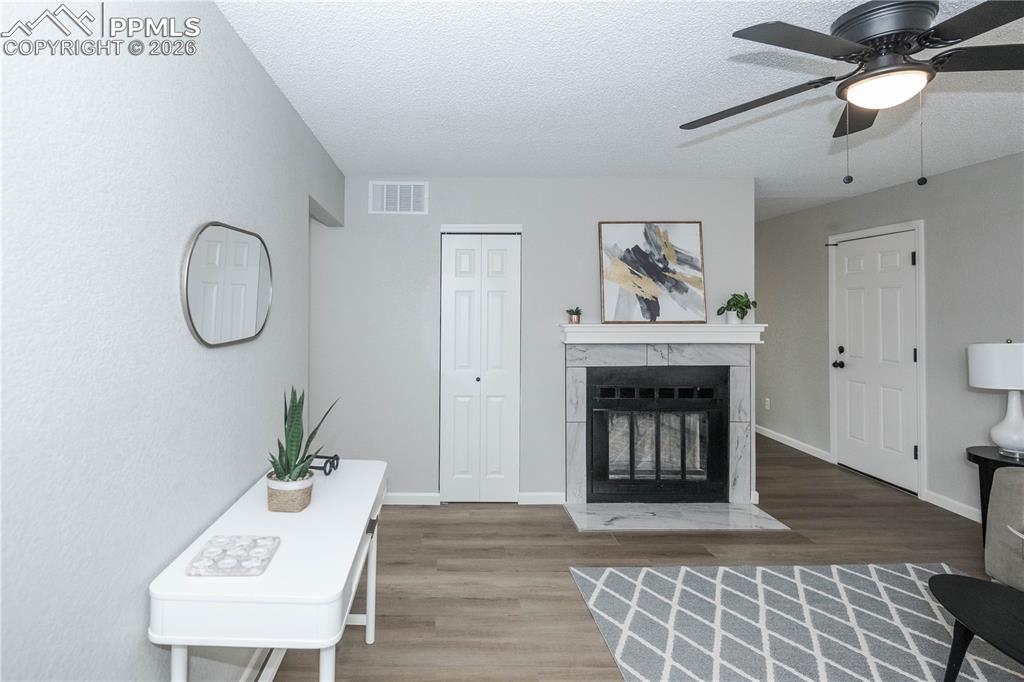 4235 Shining Way