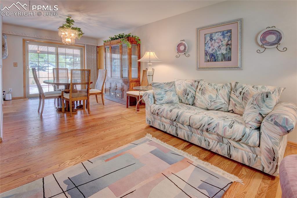1126 Moffat Circle