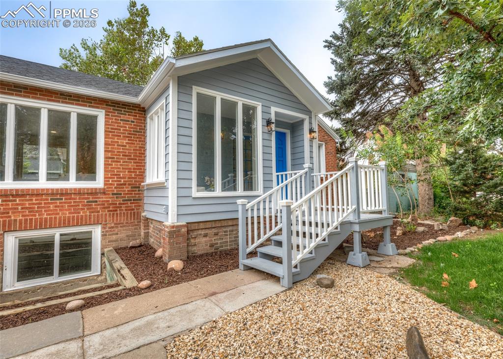 1306 W Abriendo Avenue