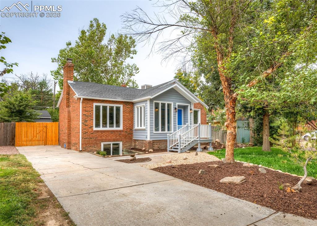 1306 W Abriendo Avenue