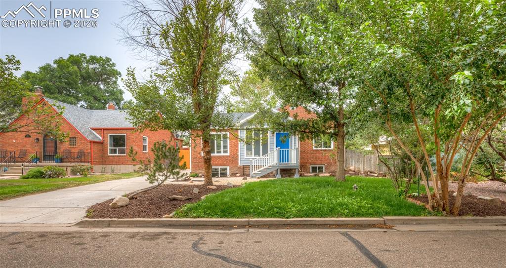 1306 W Abriendo Avenue