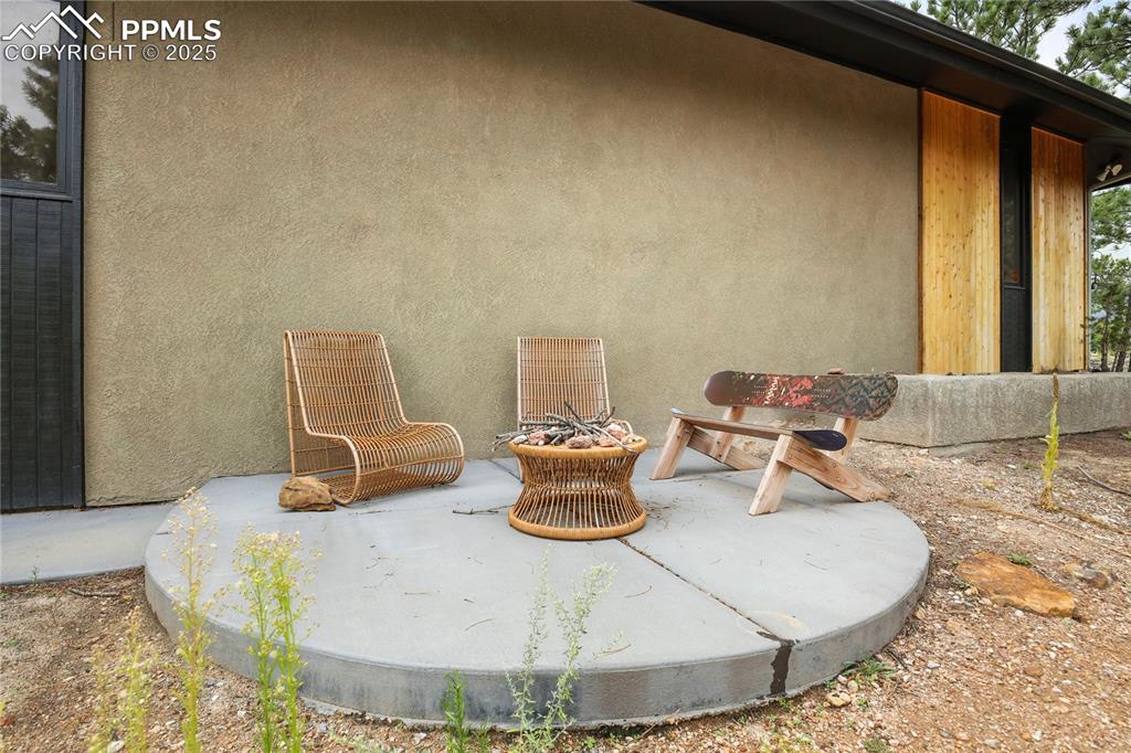 1420 Point Of The Pines Drive