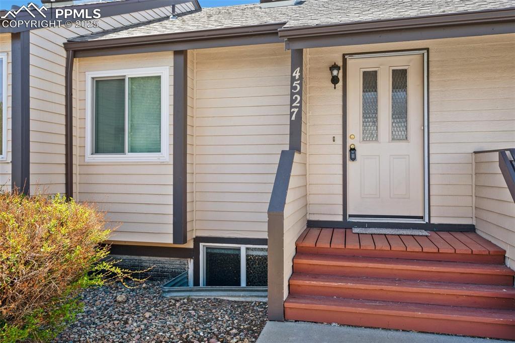 4527 Lamplighter Circle