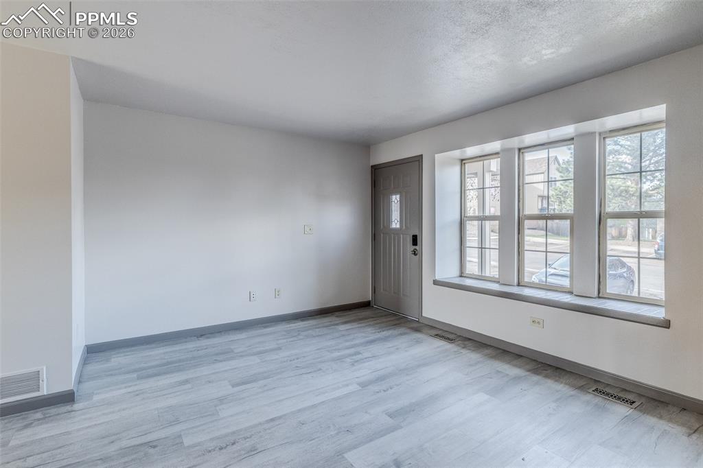 6816 Ravencrest Drive