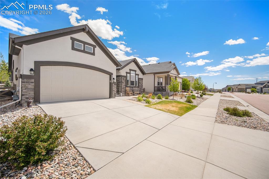 6257 Lochside View