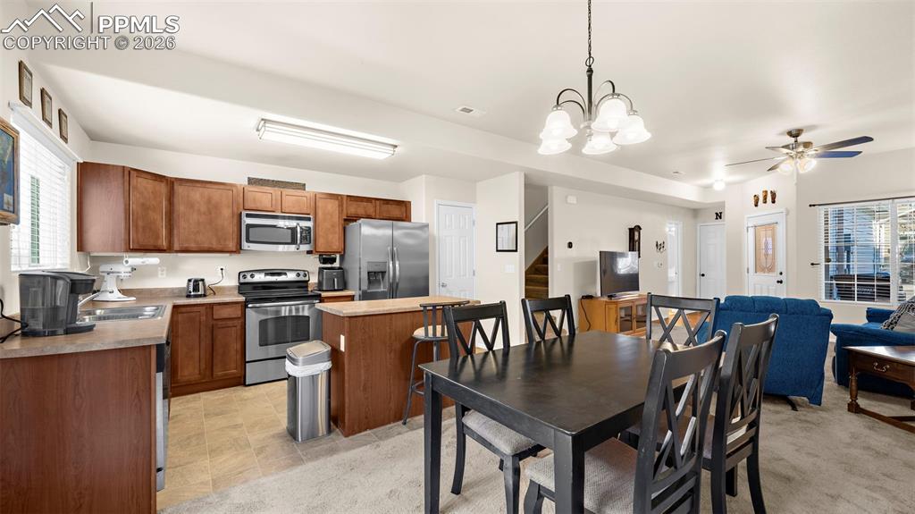 5363 Canadian Rose View