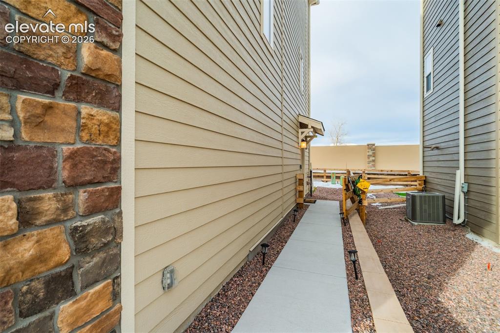 7732 Carabiner View