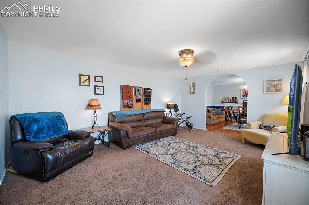 650 E Woodleaf Drive